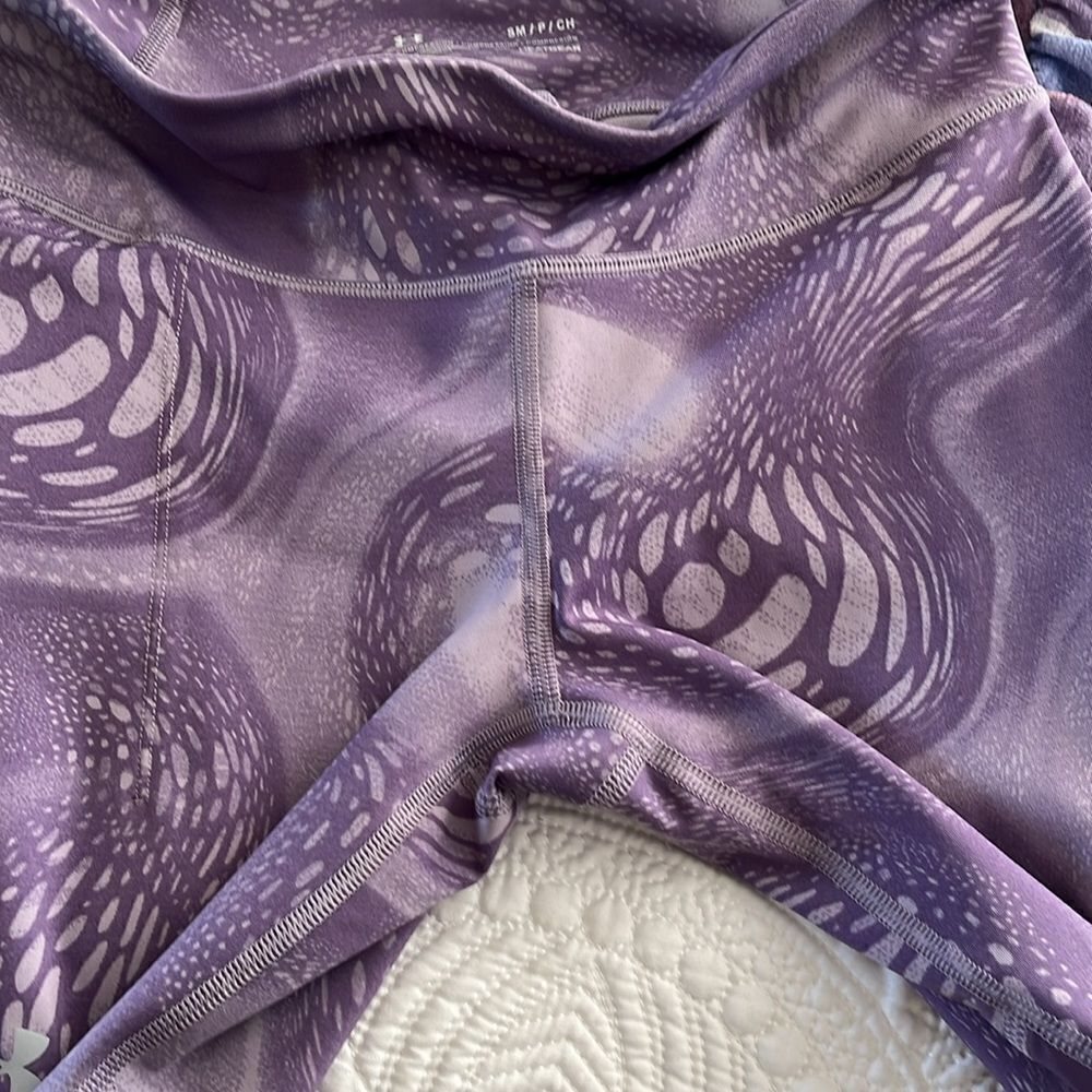 Under Armour Heatgear Crop Compression leggings Size S GUC Purple print - Picture 5 of 5